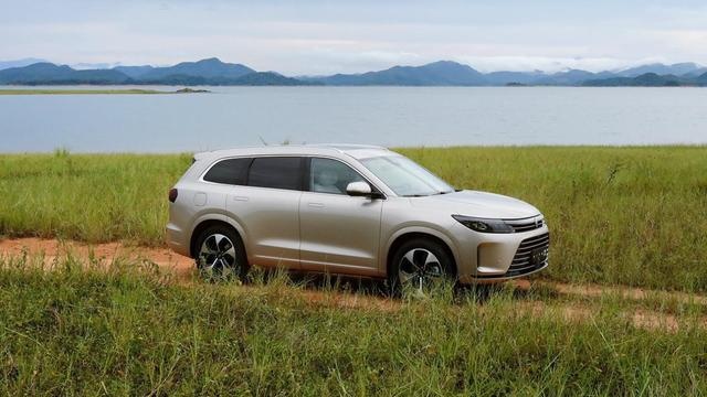 问界M7定义“好用”的智能座舱，极致流畅只是基本操作