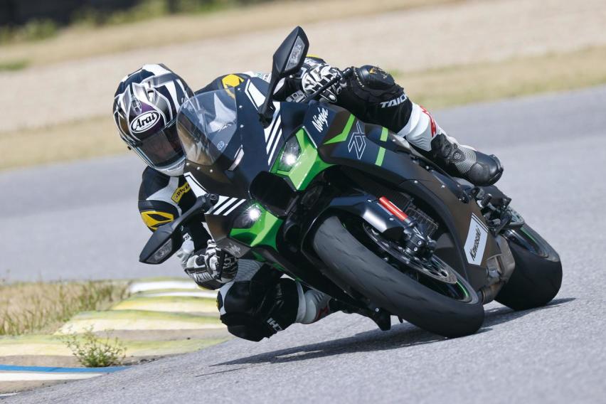 川崎公升级旗舰跑车摩托，ZX-10R四缸203马力，外观升级大