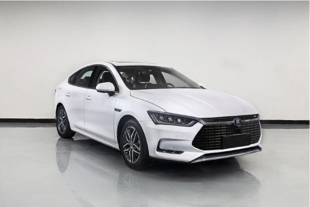 比亚迪继续“亮刀”秦Pro EV/宋Plus EV刀片电池版车型曝光