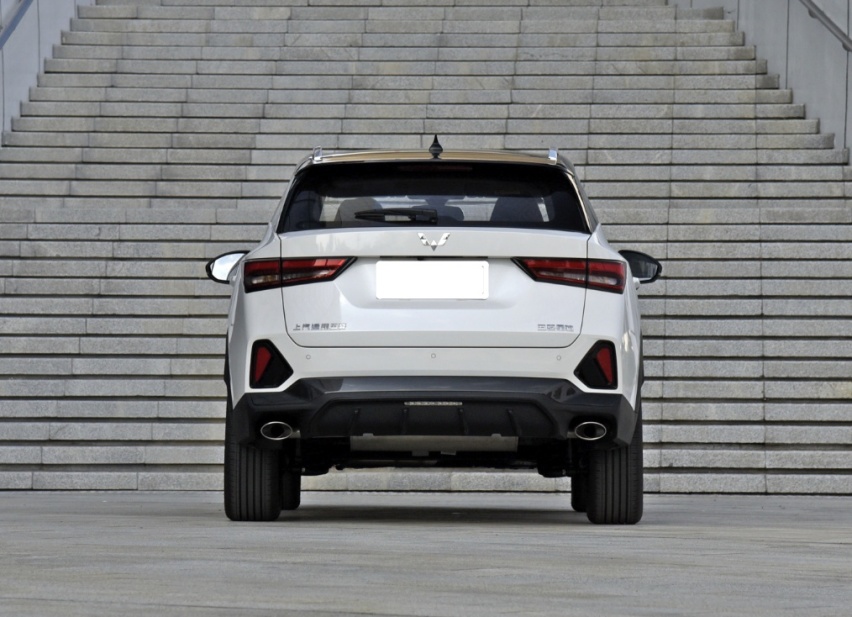 五菱又推出SUV，后排可变“大床房”，搭载1.5T造型霸气，竞争缤越