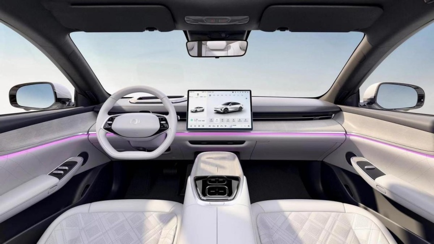 AR-HUD+Model 3同款大屏，解析长安启源A07座舱