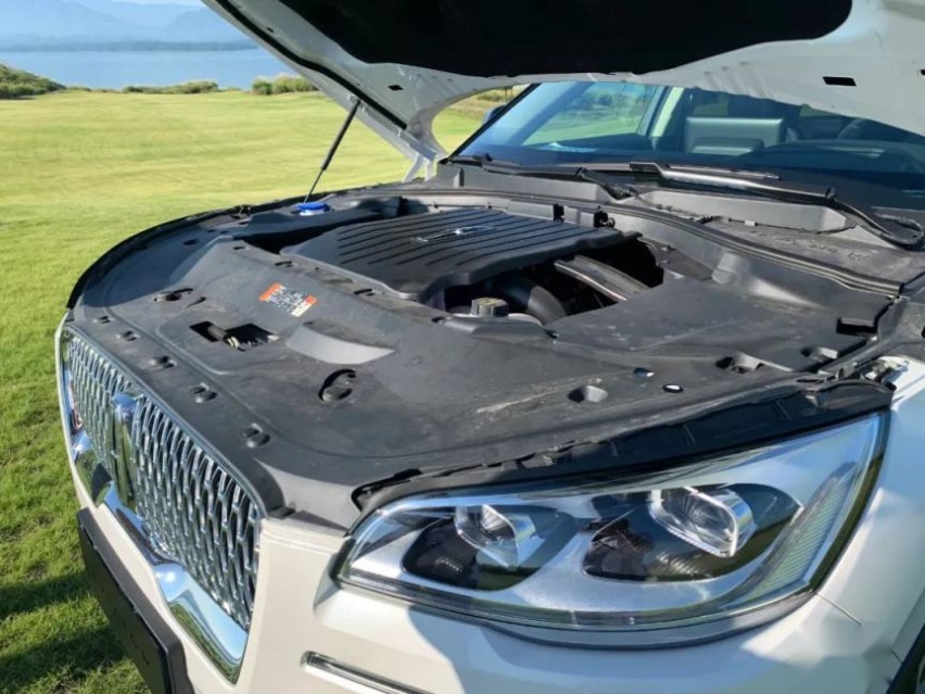 全系标配3.0T V6发动机——陆地上的“飞行器”