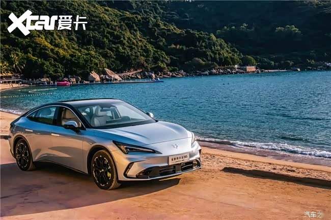 零百加速3.7秒也能兼顾家用?极狐全新阿尔法S5的“双面人生”