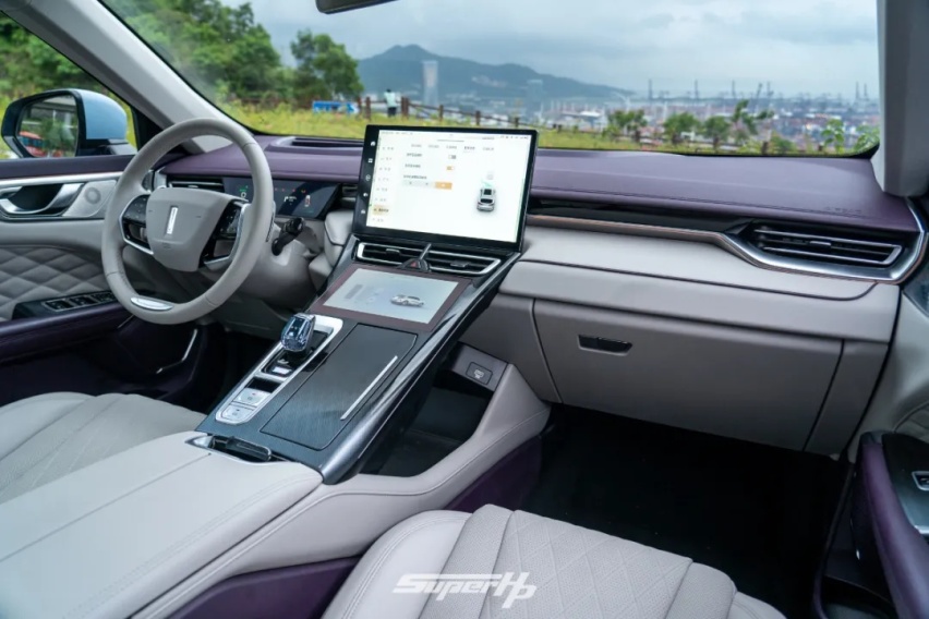 成都车展当红SUV——WEY摩卡试驾体验
