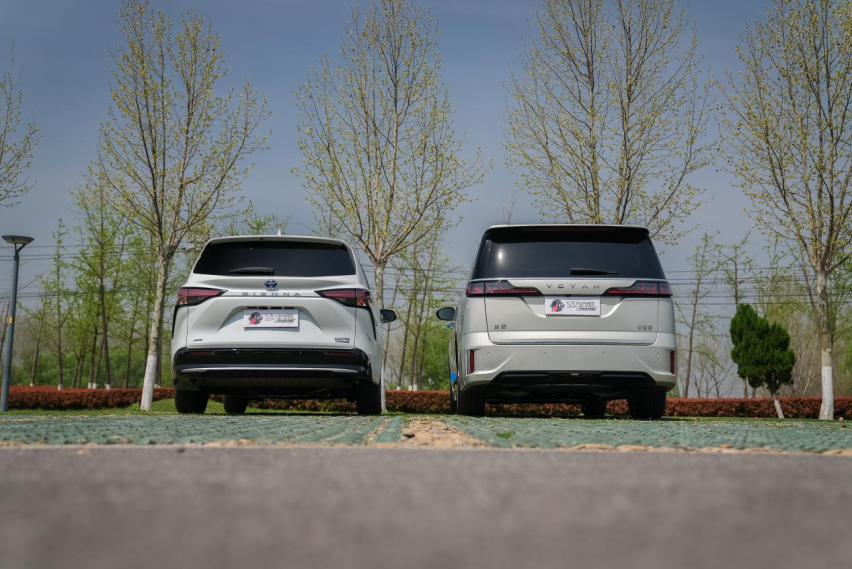 30万买MPV？手把手教你，新岚图梦想家和赛那怎么选