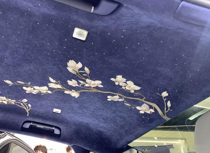 国产豪华定制的天花板？红旗H9定制版车顶带绣花，行走的艺术品