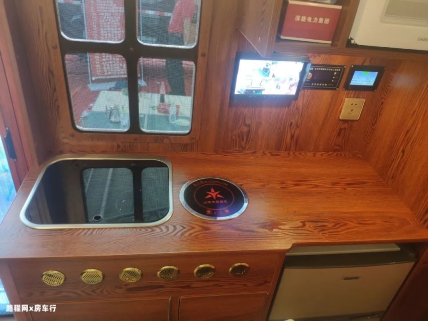 南昌汽车房车展：中式风格的V90 B型房车？上下纵床还有洗衣机，这车真不错
