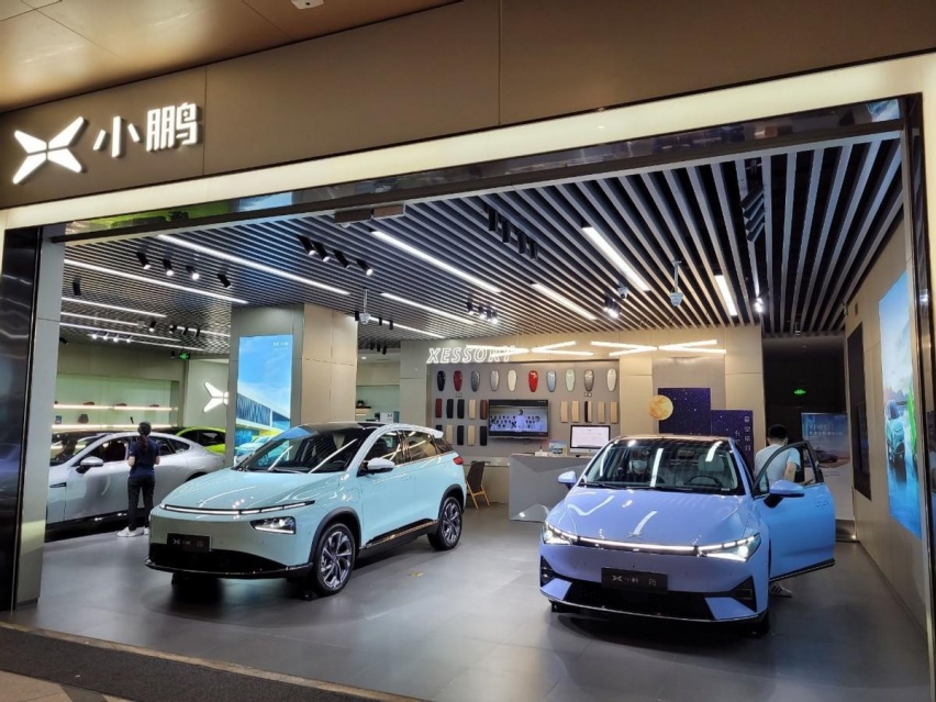 小鹏果然慌了，P7直降3.6万，能拼过特斯拉吗？