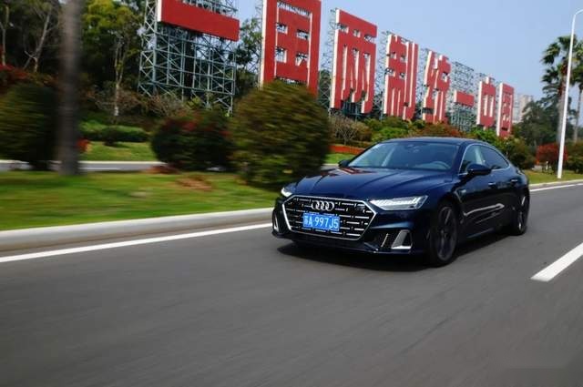 5.6秒破百、3.0T V6引擎的魅力，深入试驾奥迪A7L