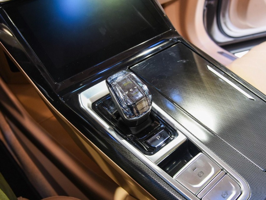 瞄准日系混动SUV，售价15.98万元起，WEY拿铁DHT正式上市