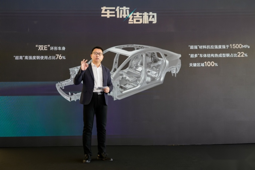 安全品质再升级 第四代奔腾B70极速翻滚挑战成功