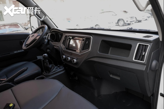 五菱又推出一款新车，货箱达3米8，能进城拉货，对标长安跨越者D5