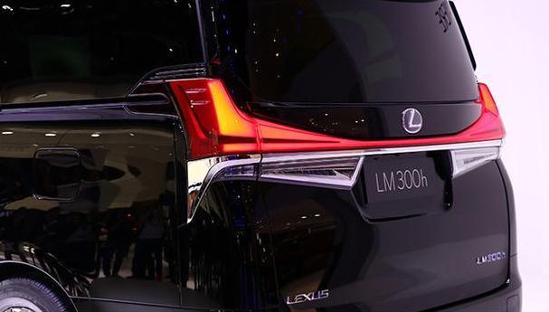 雷克萨斯LM300h首发，超豪华4座前后双舱，或加价50万！