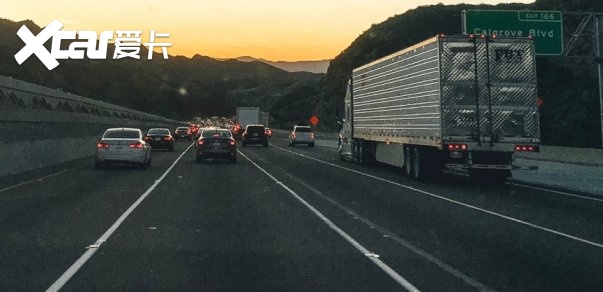 为什么老司机们都喜欢晚上跑高速?夜间行车有哪些注意事项