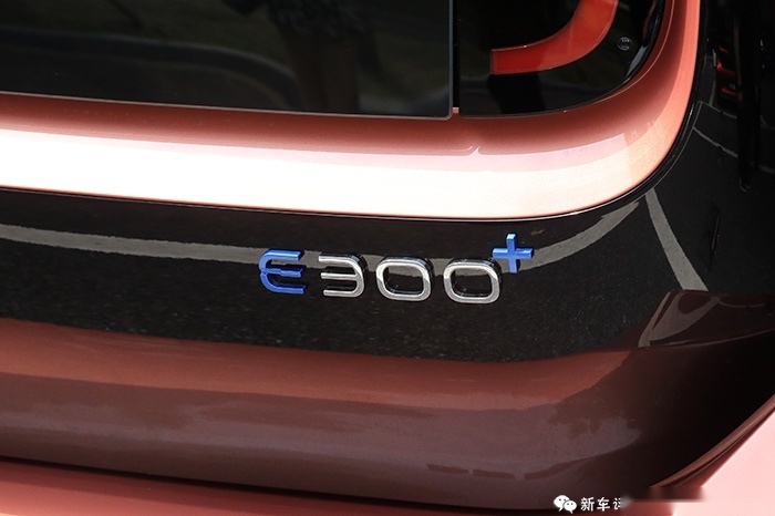 新宝骏E300实拍体验：科幻的外观，厉害的牌子，你买吗？