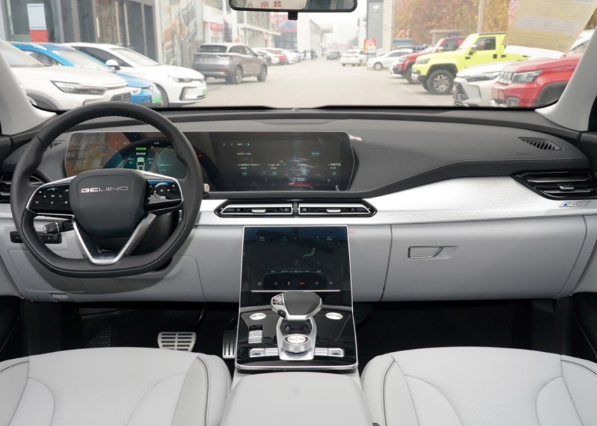 北汽要是认真造车，还是能像模像样的，X7 PHEV要18万起