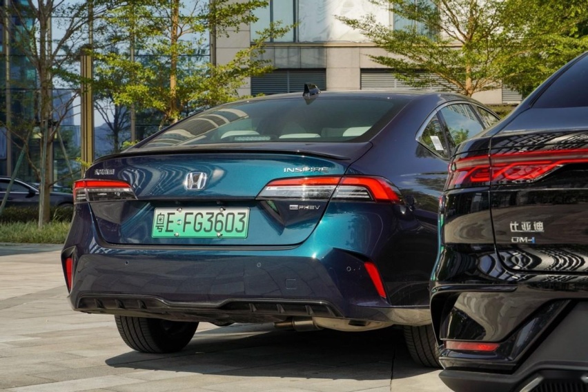 20万买辆新能源轿车，英仕派e:PHEV和汉DM-i谁更强？