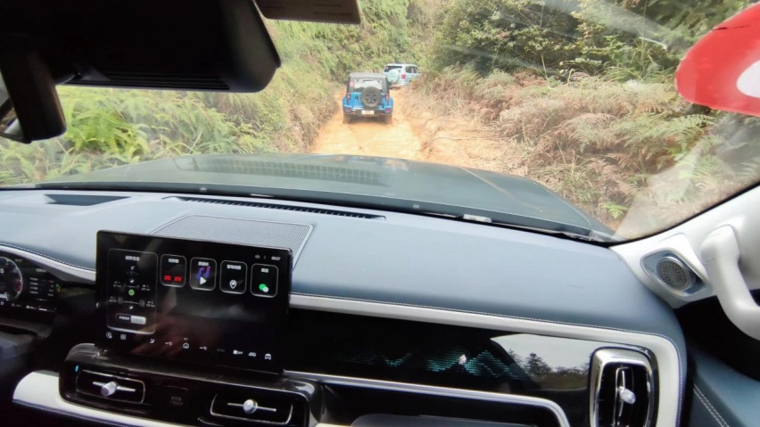 BJ40、BJ60双车挑战越野赛道 与北汽38°向上人生同行