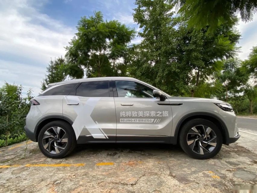 试BEIJING-X7，强劲性能覆盖全速段，科技安全保障驾控