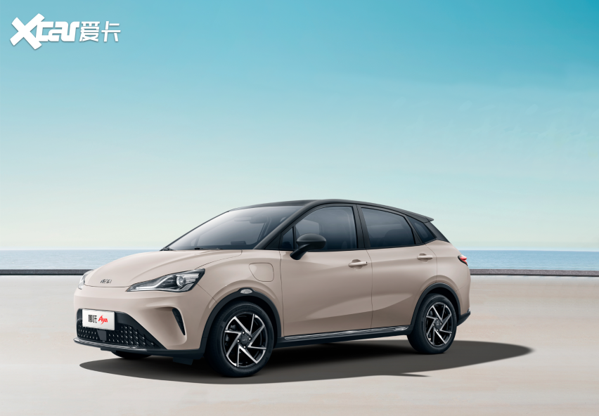 7万级的纯电代步小车，哪吒AYA与几何E到底该选哪个好？