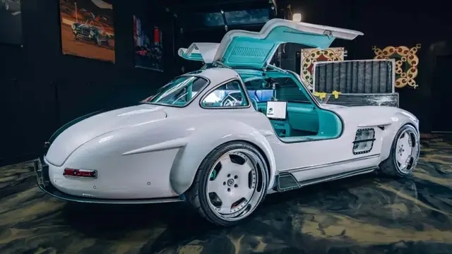 30万的特斯拉Model 3改成千万神车奔驰300SL，看完心动了！