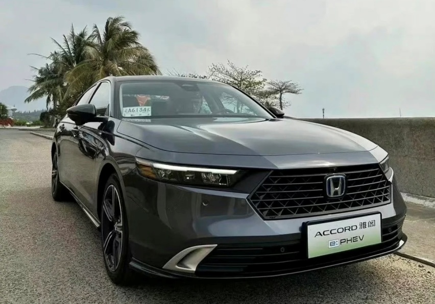 “绿牌”雅阁现身街头，配CarPlay+按键换挡，还看汉DM-i？