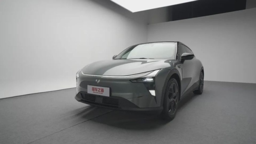 直降3万，比Model Y更大的极越01卖得什么药？