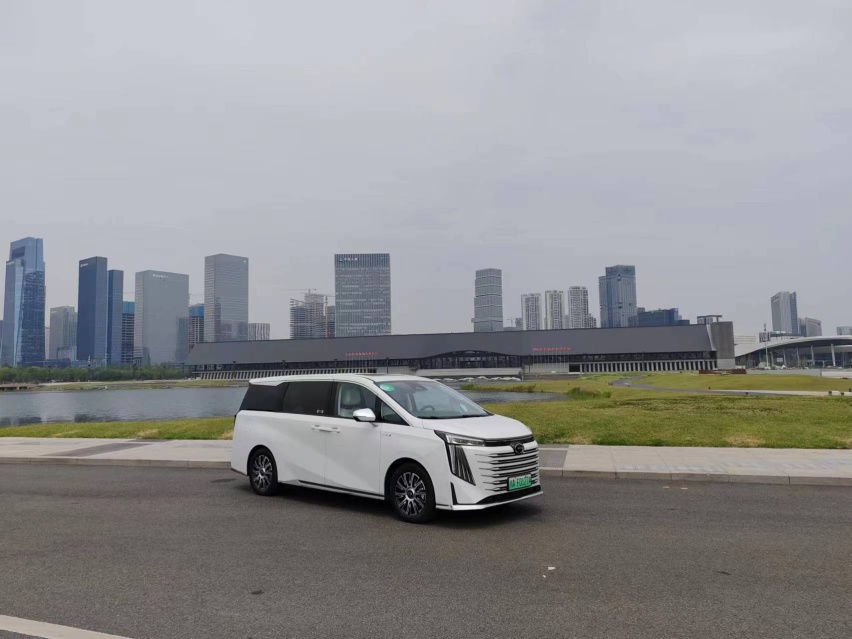 综合续航超1000km，配2.0T插混动力，广汽传祺E9带来的就是享受
