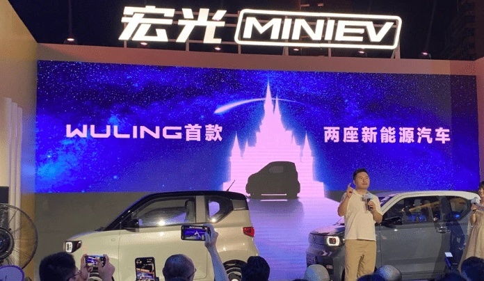 来了！2万块买五菱全新神车，两门两座纯电动，又是爆款