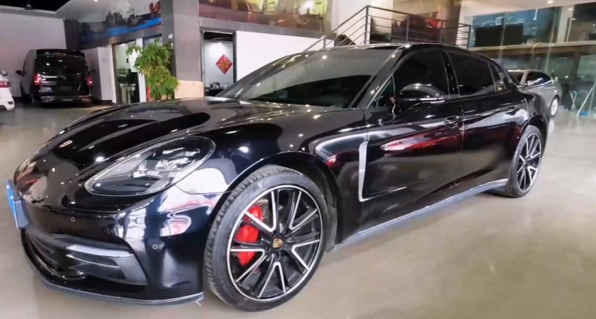 实拍保时捷Panamera 4行政加长版，全车最便宜的选装都要700