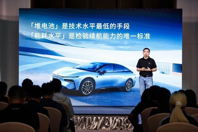 小鹏P7+能耗管理表现出色 每度电可跑10公里