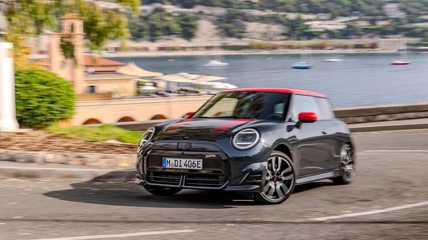 国产MINI：不加长也不堆续航，光是操控就值15万？