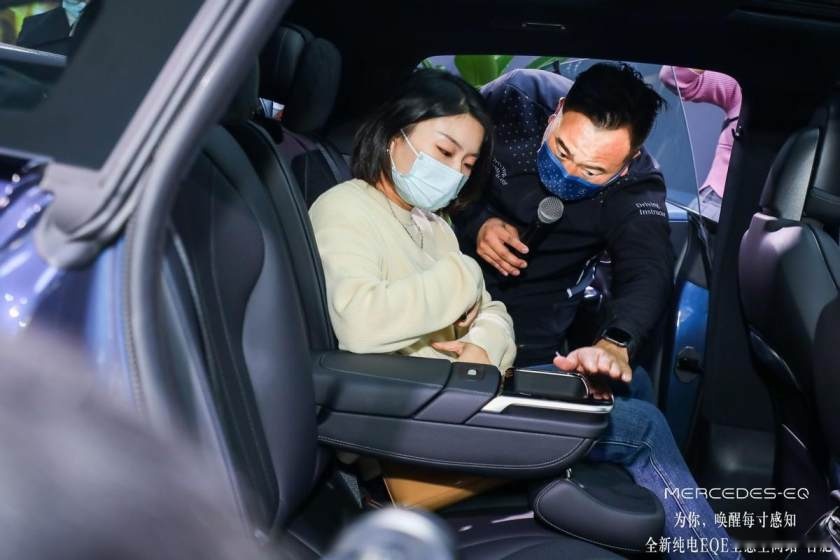 卉眼识车｜2022梅赛德斯-奔驰东区全新纯电EQE全感空间站空降合肥