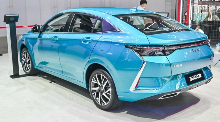 不足7万购买运动家轿，运动包围+獠牙前脸，油耗才5.6L
