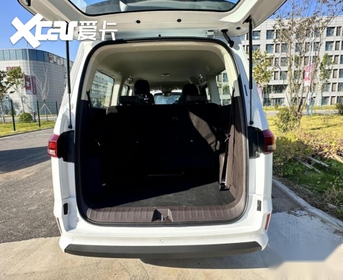 大空间MPV，锐胜王牌M7与大通G50，谁值得买？