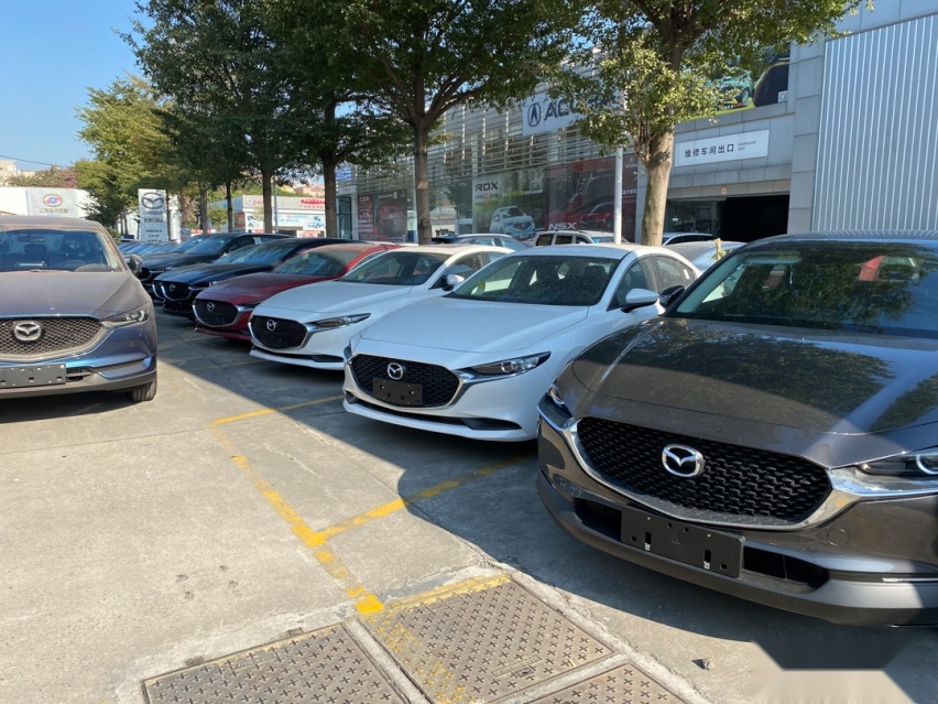 优惠1.5万/等车30天 这帅到炸裂的10万级轿车 超值！