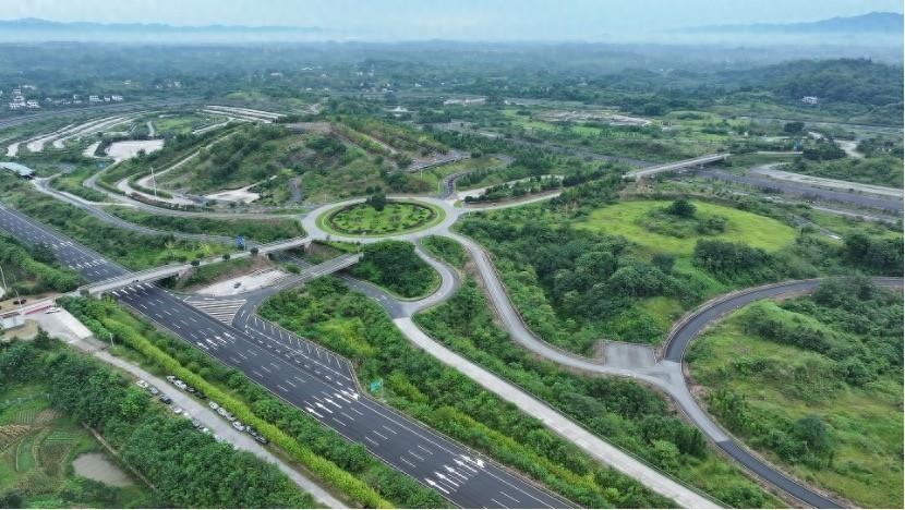 造车40年，为何长安花30亿修“烂”路？