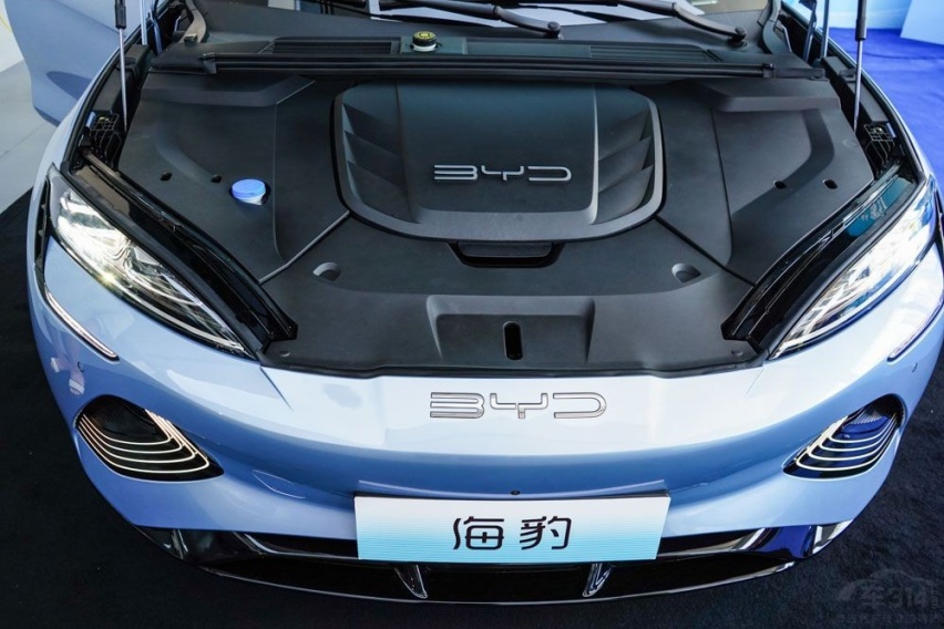 预算25万以上选中型车，小鹏P7i还是比亚迪海豹？