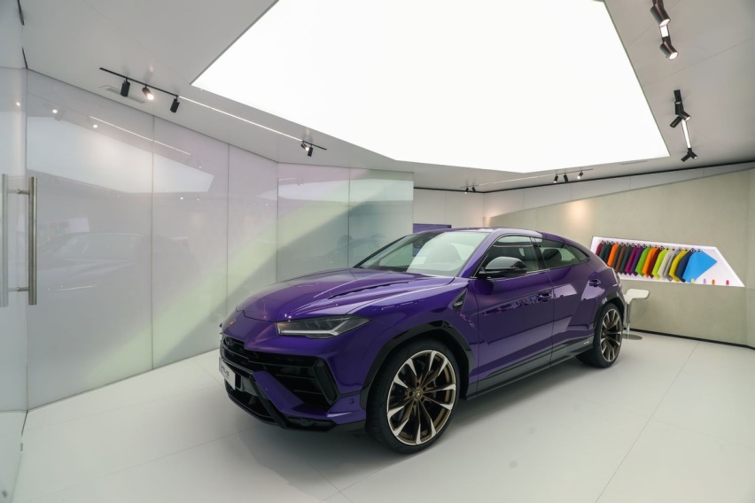 亚太首发：兰博基尼全新豪华SUV Revuelto 亮相2023上海车