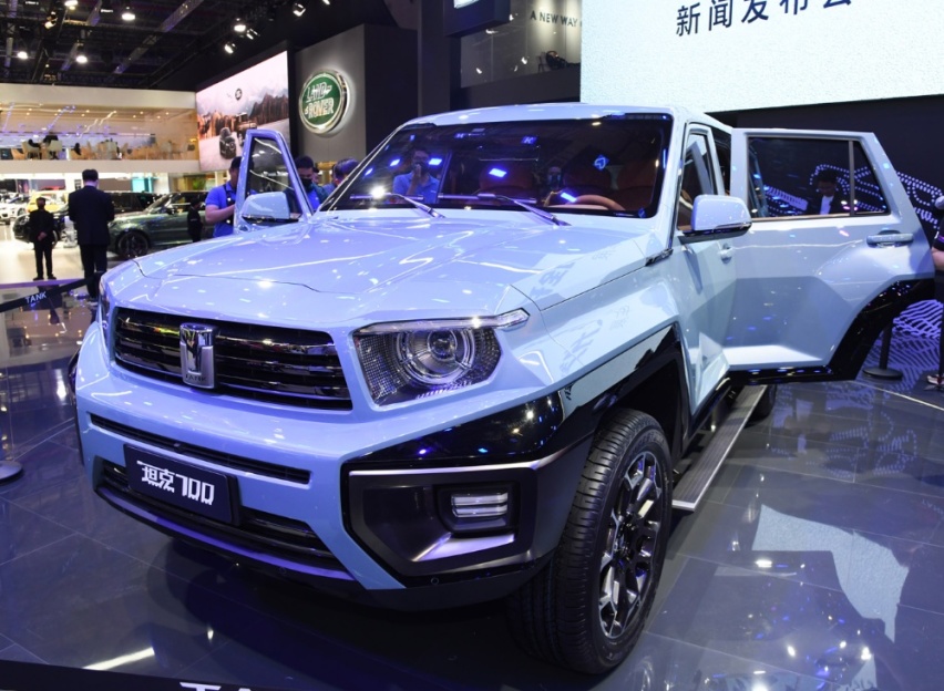 长城新车曝光，5米多长，搭载3.0T V6引擎，配四驱，造型机甲硬派