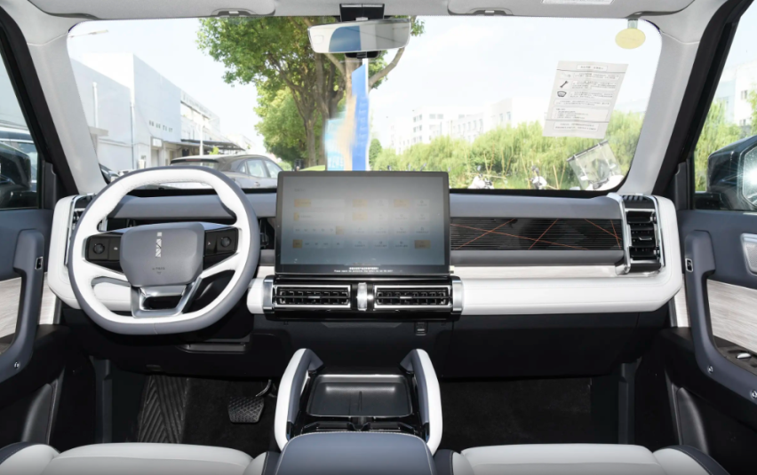 奇瑞iCAR 03新增行政版车型，造型硬派，采用纯电动力
