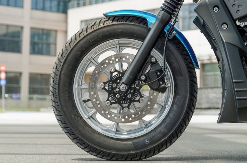 中排量双缸日式Bobber，香帅苍云500MAX，外观更符国人审美