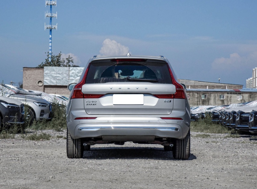 沃尔沃XC60，与宝马X3同级别，降至30万，你还买宝马X1吗？