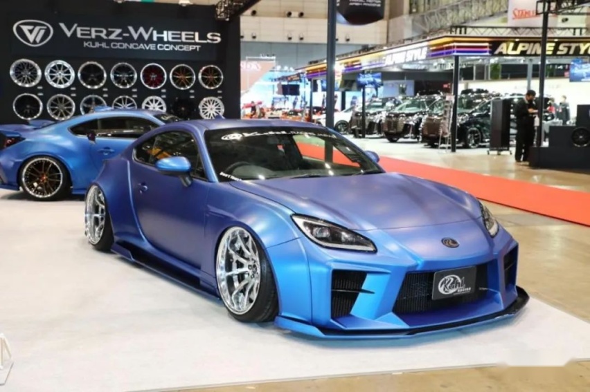 KUHL改装宽体GR86/BRZ，风格神似2000年初的《极品飞车》