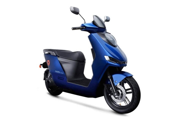 全面进攻海外市场！雅迪联合保时捷推出VF F200电动摩托车