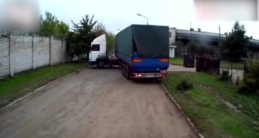 半挂车和9米6货车，谁更灵活？