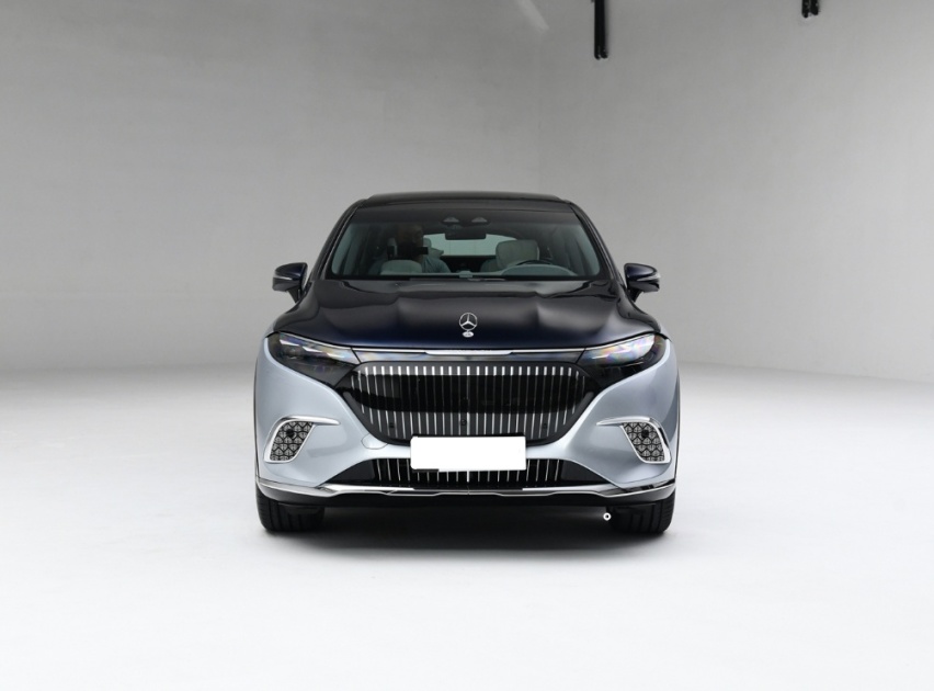 奔驰迈巴赫的SUV，造型高贵，4.4s破百，充电15分钟续航220km