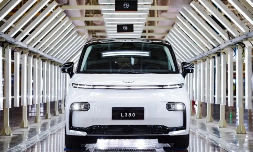 吉利LEVC L380样车正式下线，外观年轻动感，提供3座可选