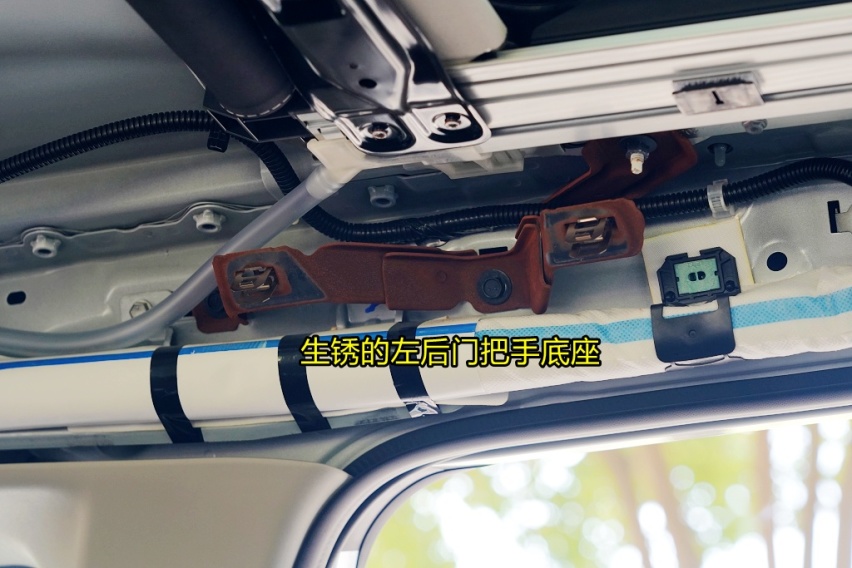 新奇骏拆解(3)车顶结构 锈迹斑斑的大新车！