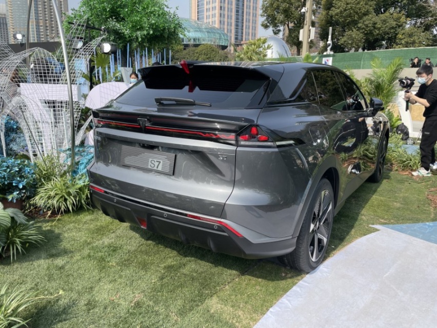 品牌首款SUV，内饰更具档次感，长安深蓝S7首发亮相
